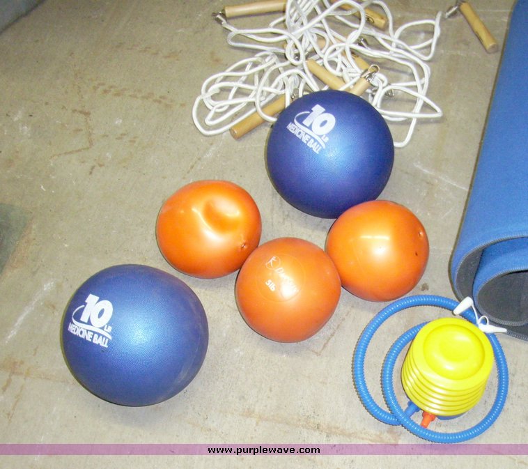 image for item 9046 Assorted exercise equipment