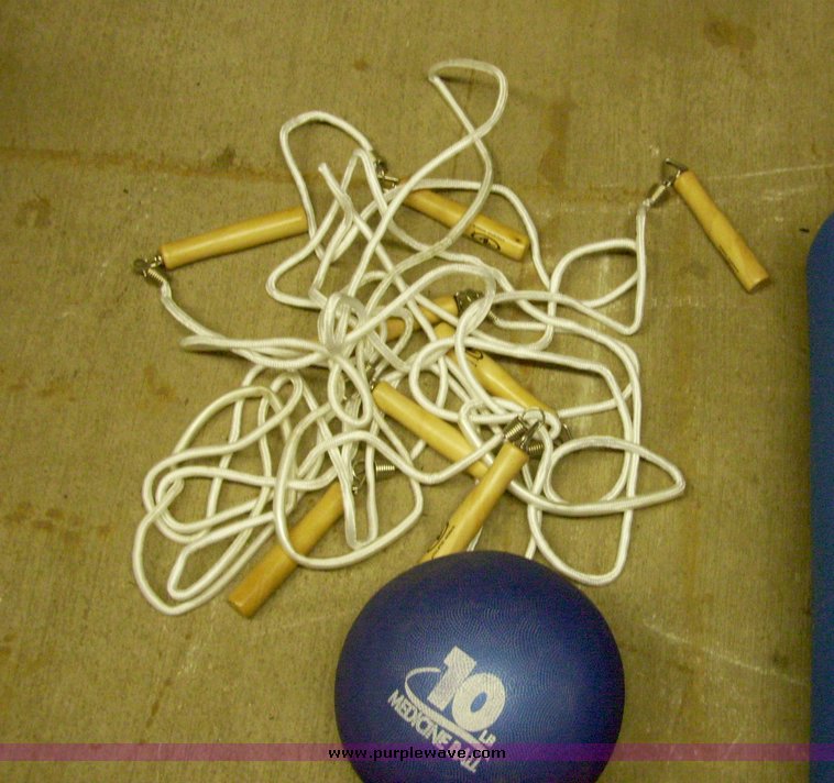 image for item 9046 Assorted exercise equipment