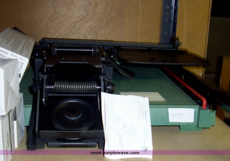 image for item 9047 Assorted office supplies