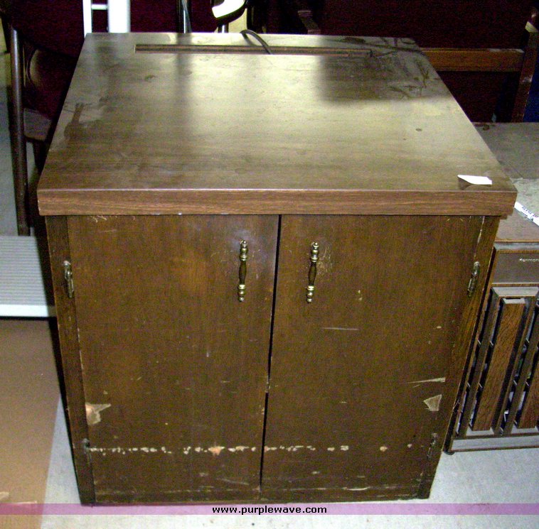 image for item 9048 Assorted office furniture