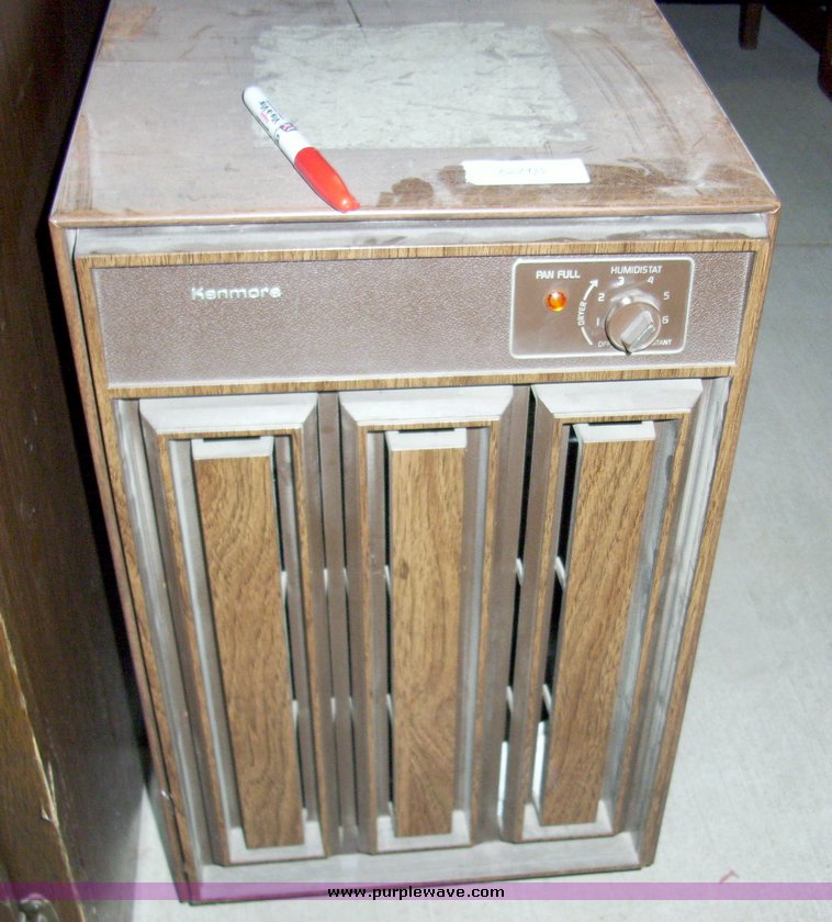 image for item 9048 Assorted office furniture