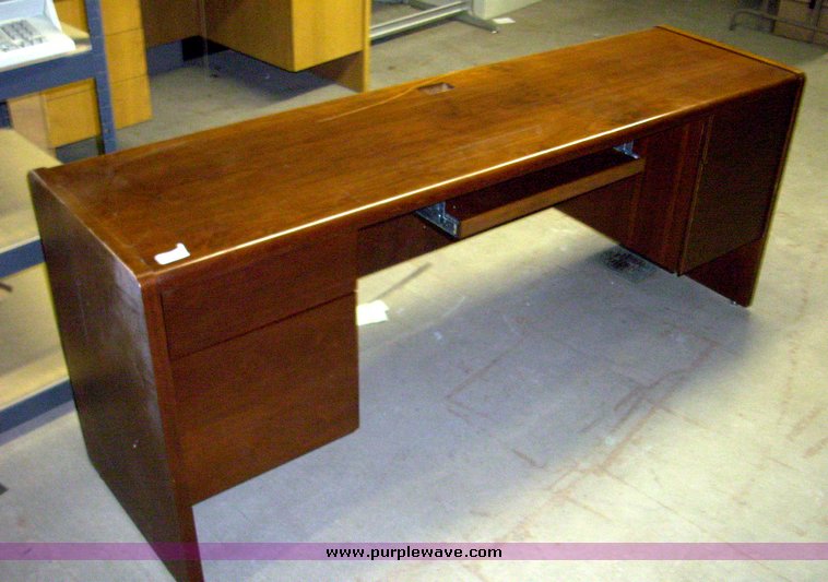 image for item 9048 Assorted office furniture