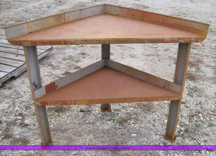 Metal corner table in Hutchinson, KS Item 9071 sold Purple Wave