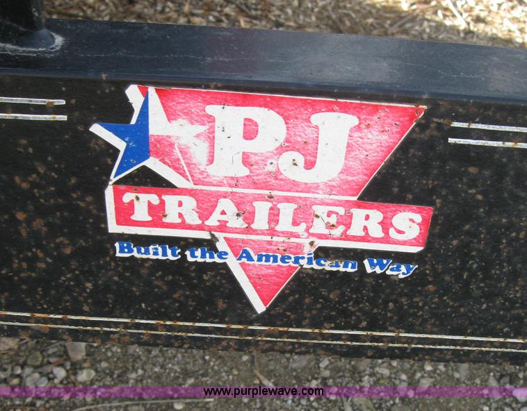 image for item 3161 2004 PJ car hauler trailer
