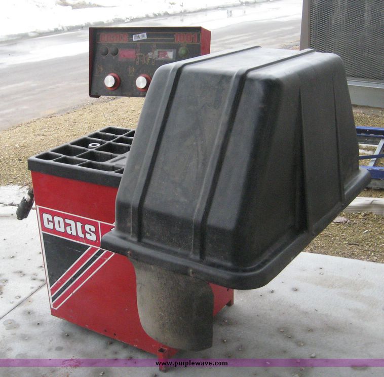 image for item 3864 Coats 1001 direct drive tire balancing machine