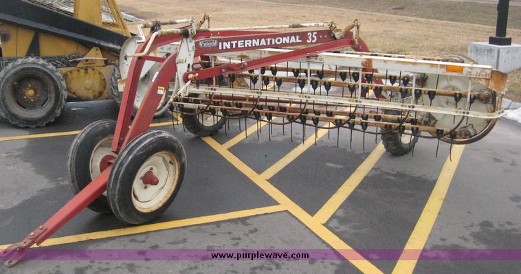 image for item 3866 International 35 single windrow hay rake