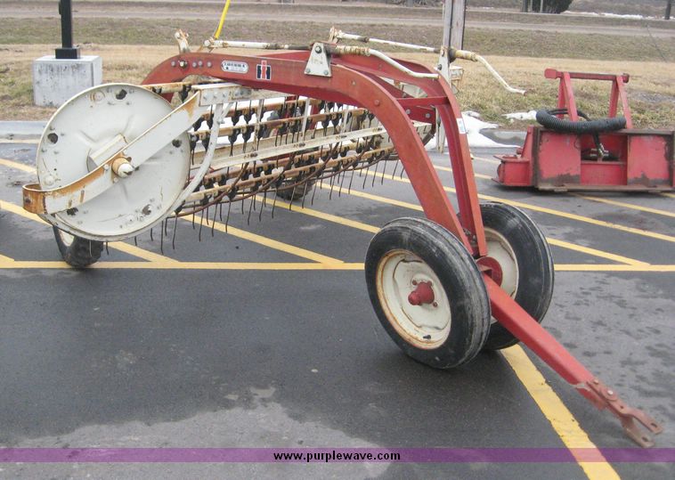 image for item 3866 International 35 single windrow hay rake