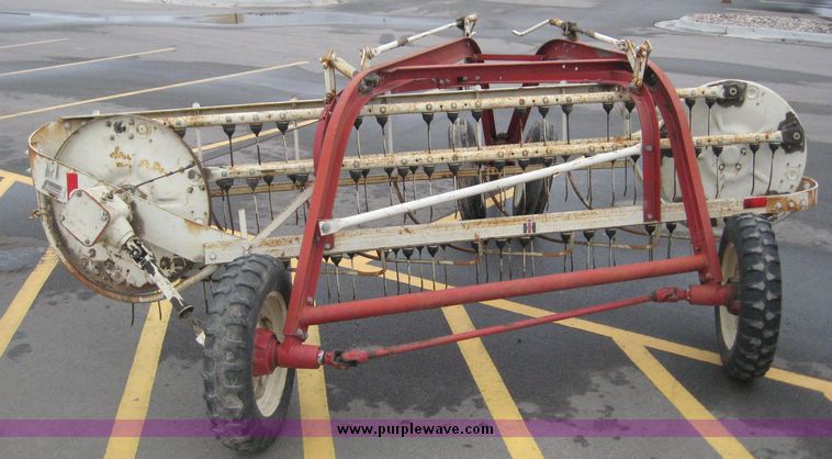 image for item 3866 International 35 single windrow hay rake