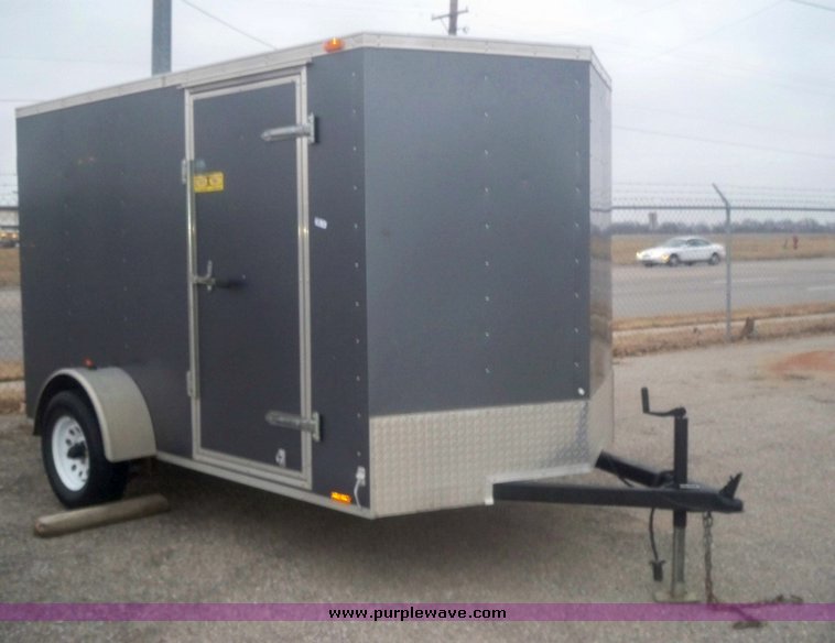 image for item 6009 2004 Cargo Mate 12' enclosed trailer
