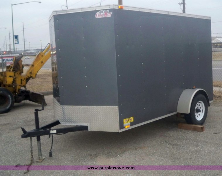 image for item 6009 2004 Cargo Mate 12' enclosed trailer