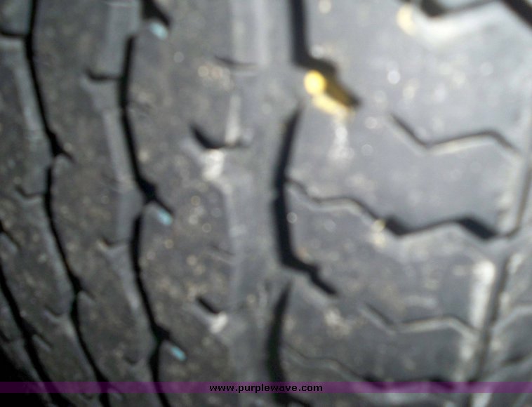 image for item 6009 2004 Cargo Mate 12' enclosed trailer