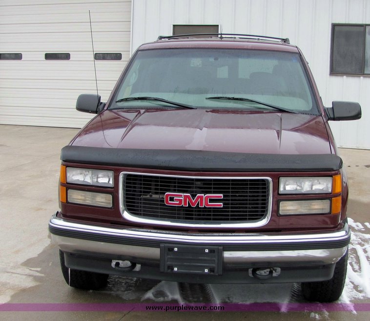 image for item 6019 1998 GMC Suburban K1500