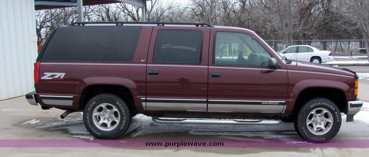 image for item 6019 1998 GMC Suburban K1500