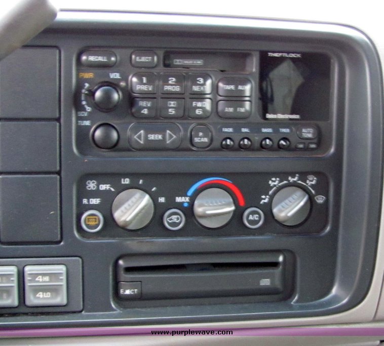 image for item 6019 1998 GMC Suburban K1500