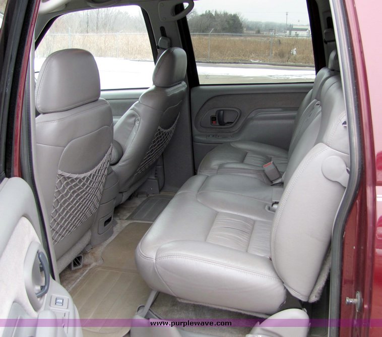 image for item 6019 1998 GMC Suburban K1500