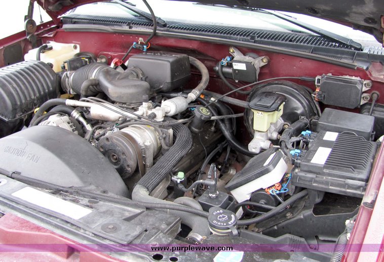 image for item 6019 1998 GMC Suburban K1500