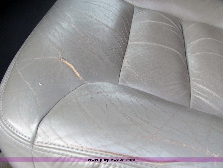 image for item 6019 1998 GMC Suburban K1500