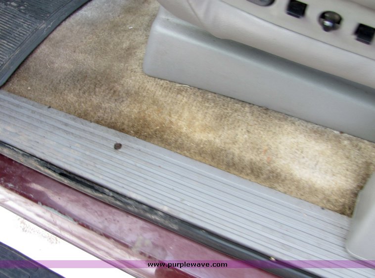 image for item 6019 1998 GMC Suburban K1500