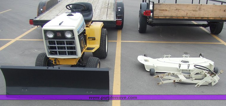 image for item 6627 Cub Cadet 1716 riding lawn mower