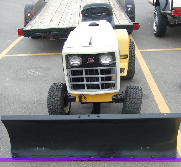 image for item 6627 Cub Cadet 1716 riding lawn mower