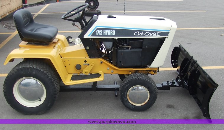image for item 6627 Cub Cadet 1716 riding lawn mower