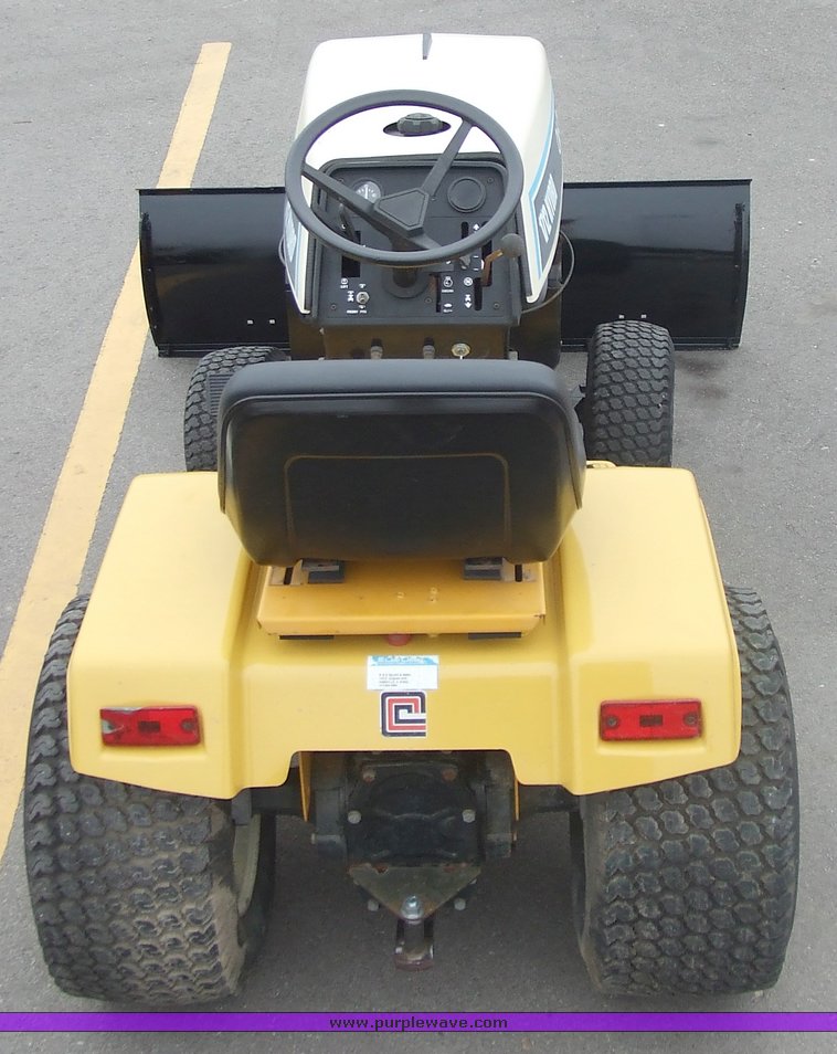 image for item 6627 Cub Cadet 1716 riding lawn mower
