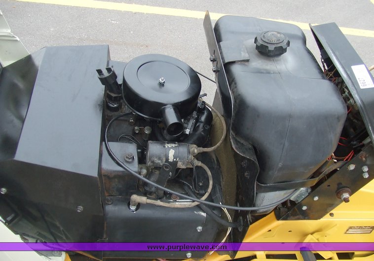 image for item 6627 Cub Cadet 1716 riding lawn mower