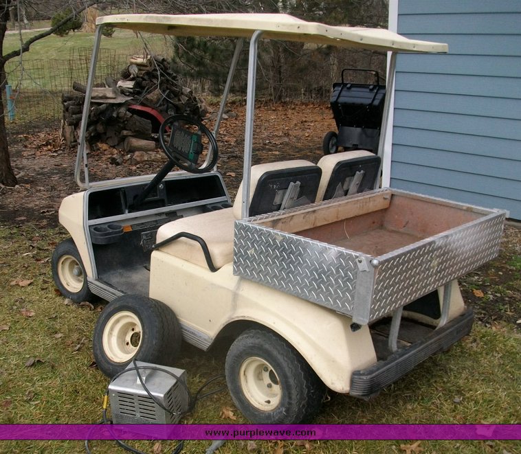 image for item 9010 1993 Electric Club Car