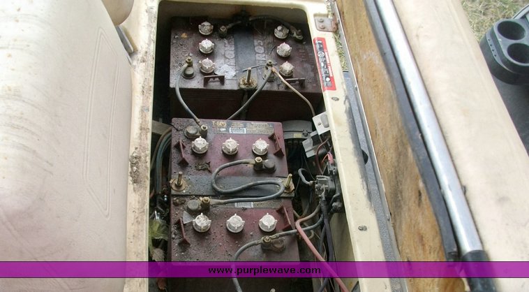 image for item 9010 1993 Electric Club Car