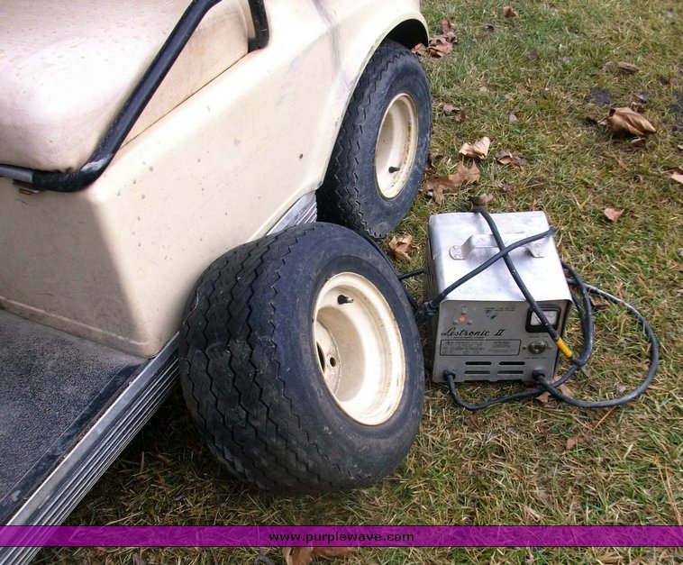 image for item 9010 1993 Electric Club Car