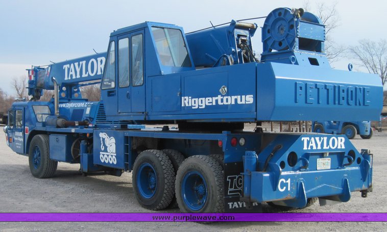 image for item 4468 1975 Pettibone 50TKLS 25 ton hydraulic truck crane