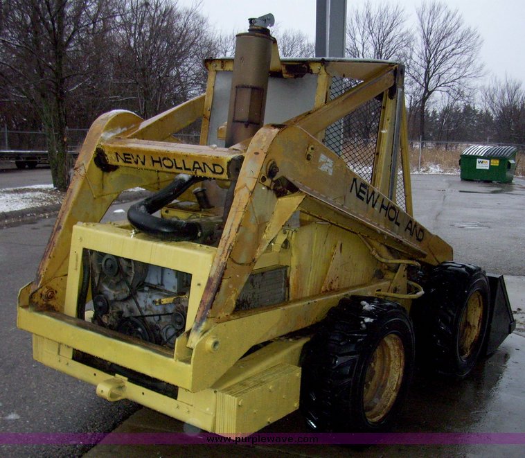 image for item 5081 New Holland L775 skid steer