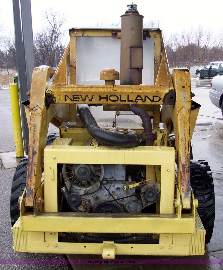 image for item 5081 New Holland L775 skid steer