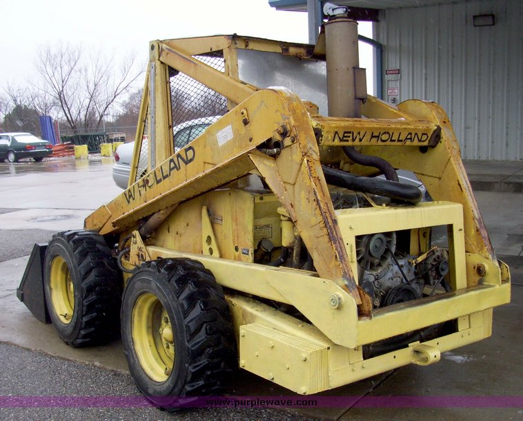 image for item 5081 New Holland L775 skid steer