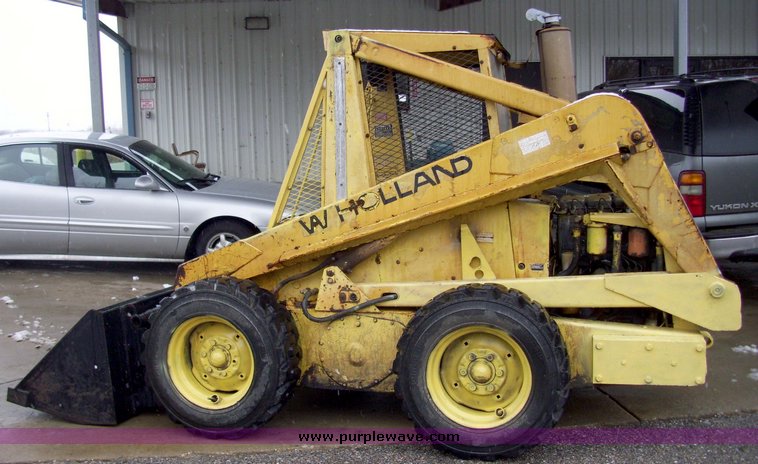 image for item 5081 New Holland L775 skid steer