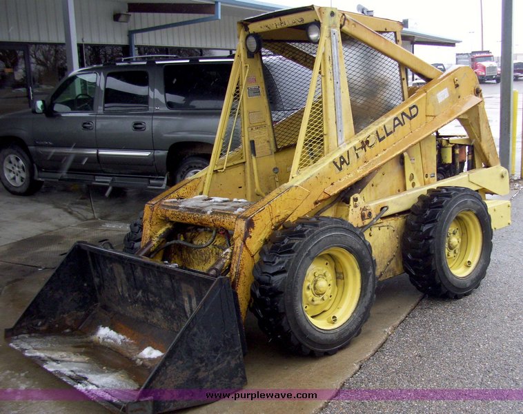 image for item 5081 New Holland L775 skid steer