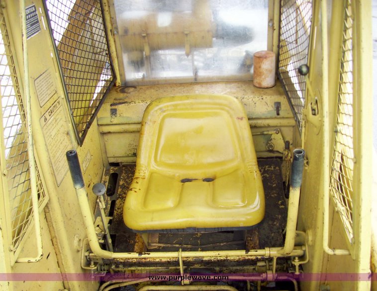 image for item 5081 New Holland L775 skid steer