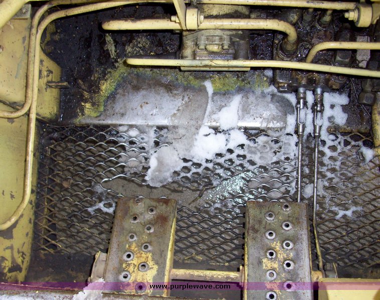 image for item 5081 New Holland L775 skid steer