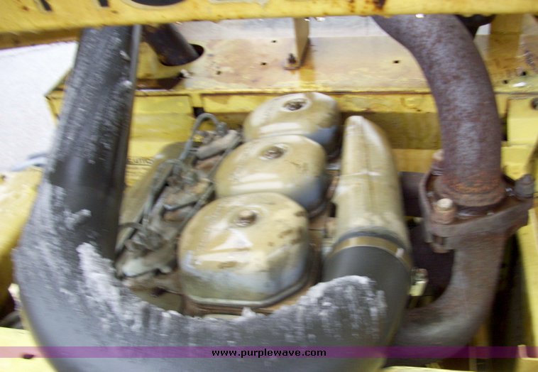 image for item 5081 New Holland L775 skid steer