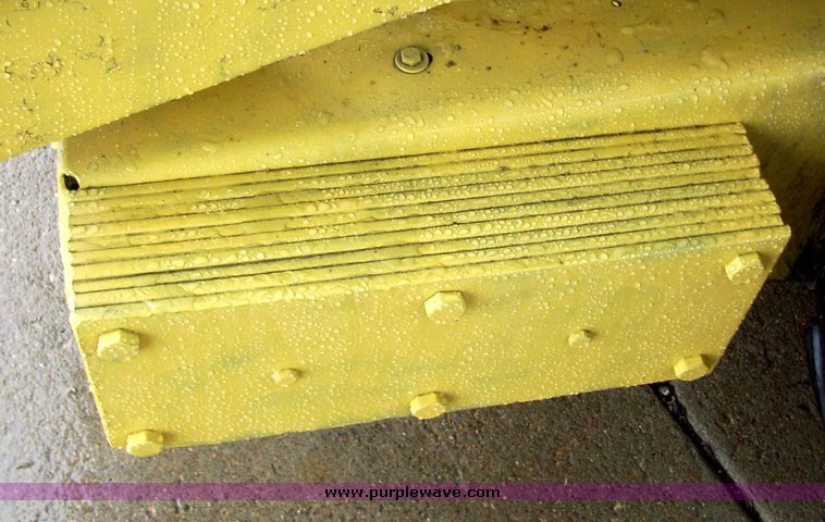 image for item 5081 New Holland L775 skid steer