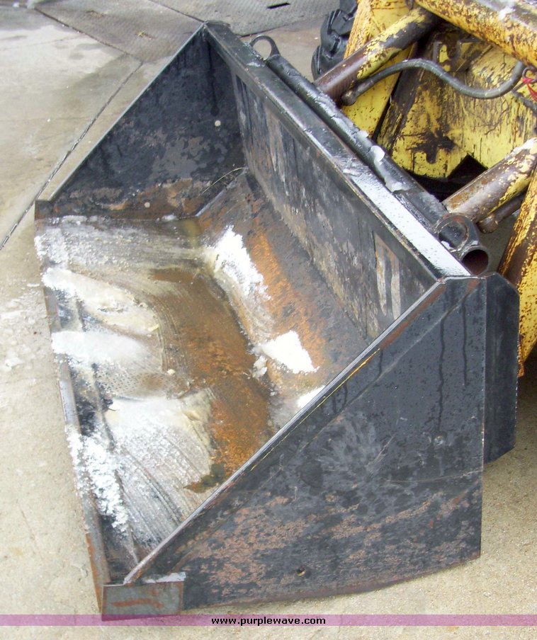 image for item 5081 New Holland L775 skid steer