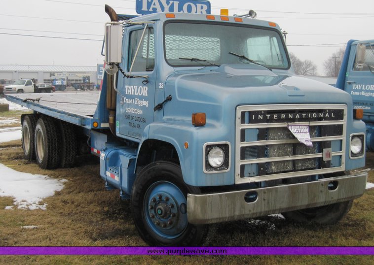 image for item 5105 1985 International F2375 24' rollback truck