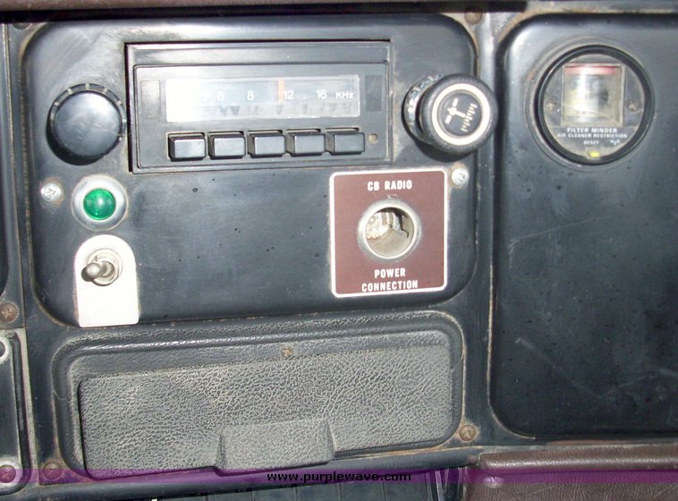 image for item 5105 1985 International F2375 24' rollback truck