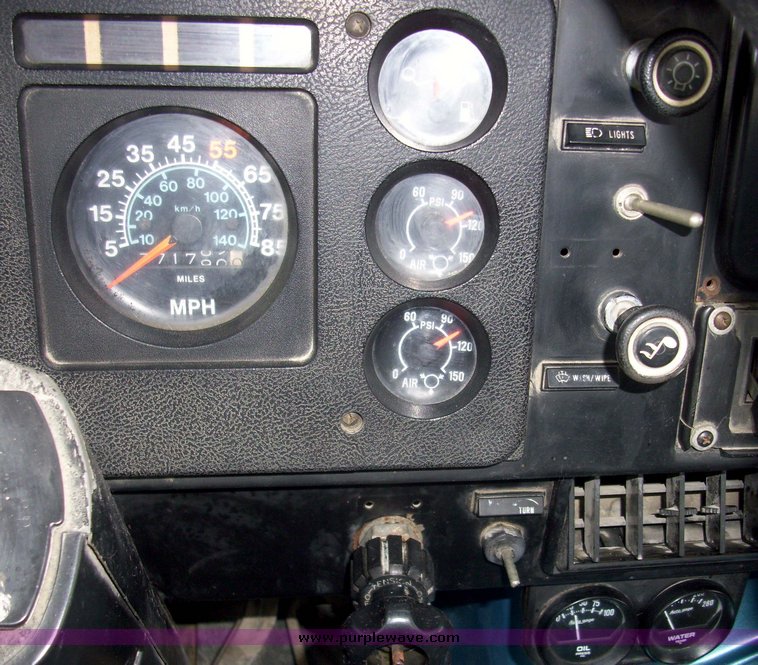 image for item 5105 1985 International F2375 24' rollback truck