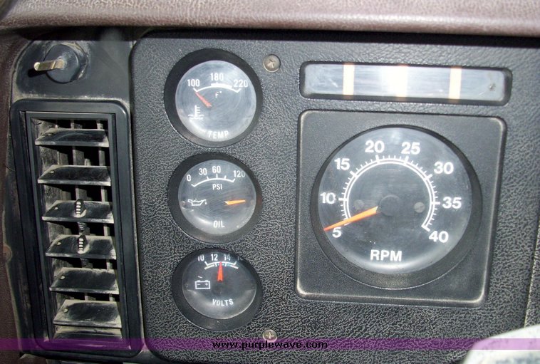 image for item 5105 1985 International F2375 24' rollback truck