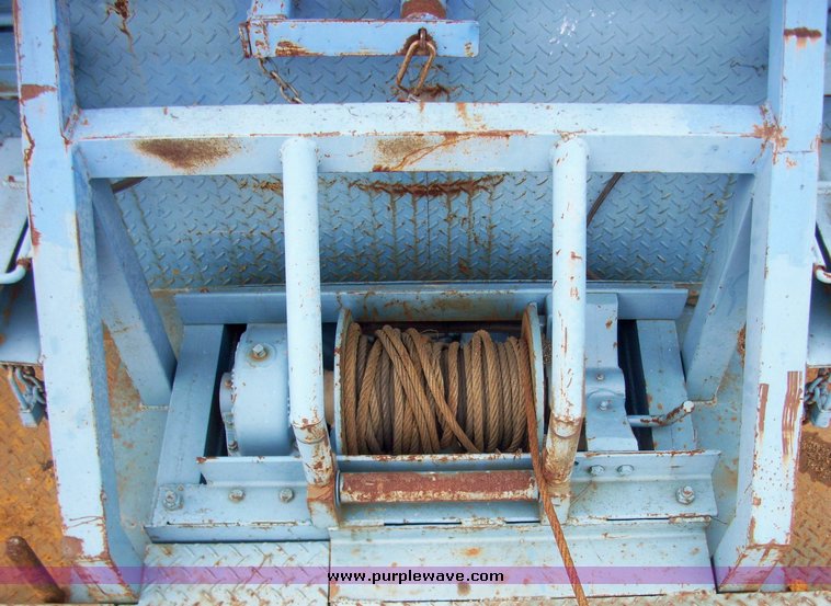 image for item 5105 1985 International F2375 24' rollback truck