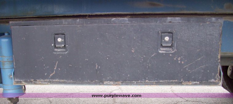 image for item 5105 1985 International F2375 24' rollback truck