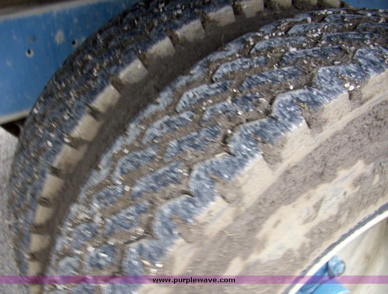 image for item 5105 1985 International F2375 24' rollback truck