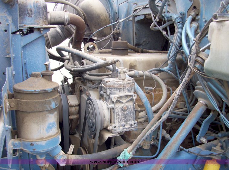 image for item 5105 1985 International F2375 24' rollback truck