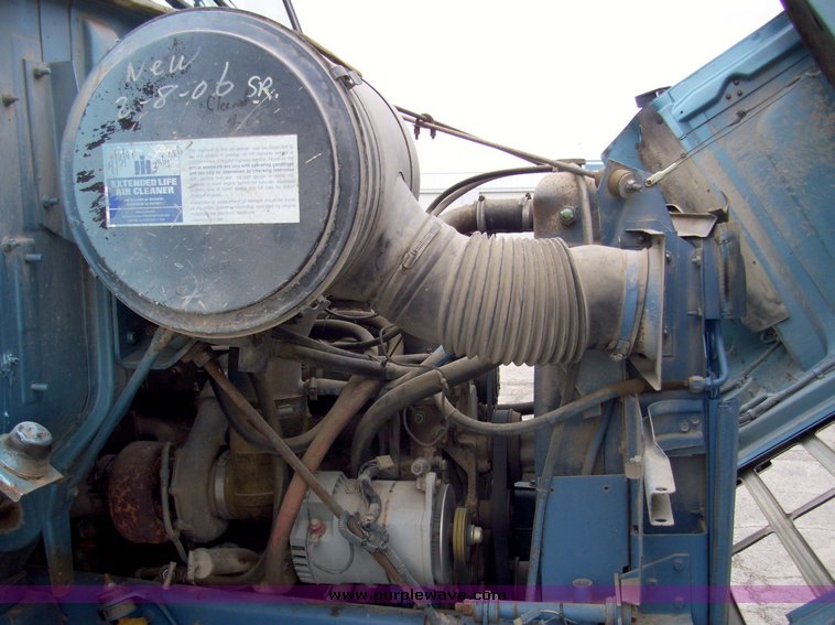 image for item 5105 1985 International F2375 24' rollback truck